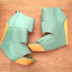 Messeca Coraline Wedge Sandals